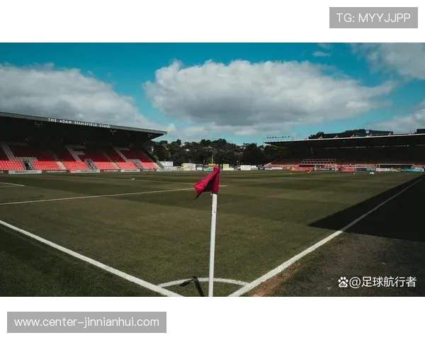 布莱克浦足球俱乐部宣布新赛季阵容调整并引进多名新援